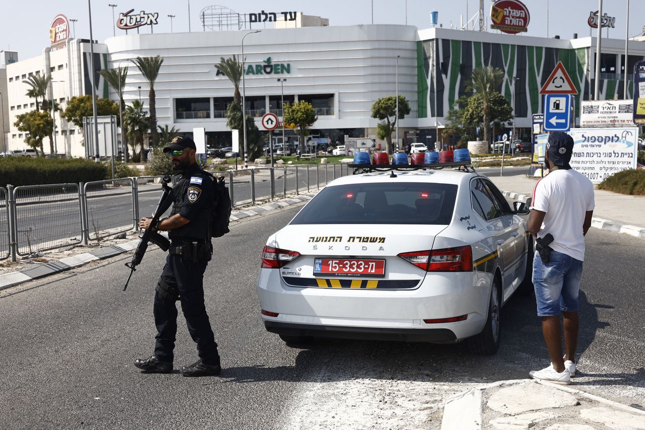 The Israeli police shot a man who was mistaken for a terrorist.