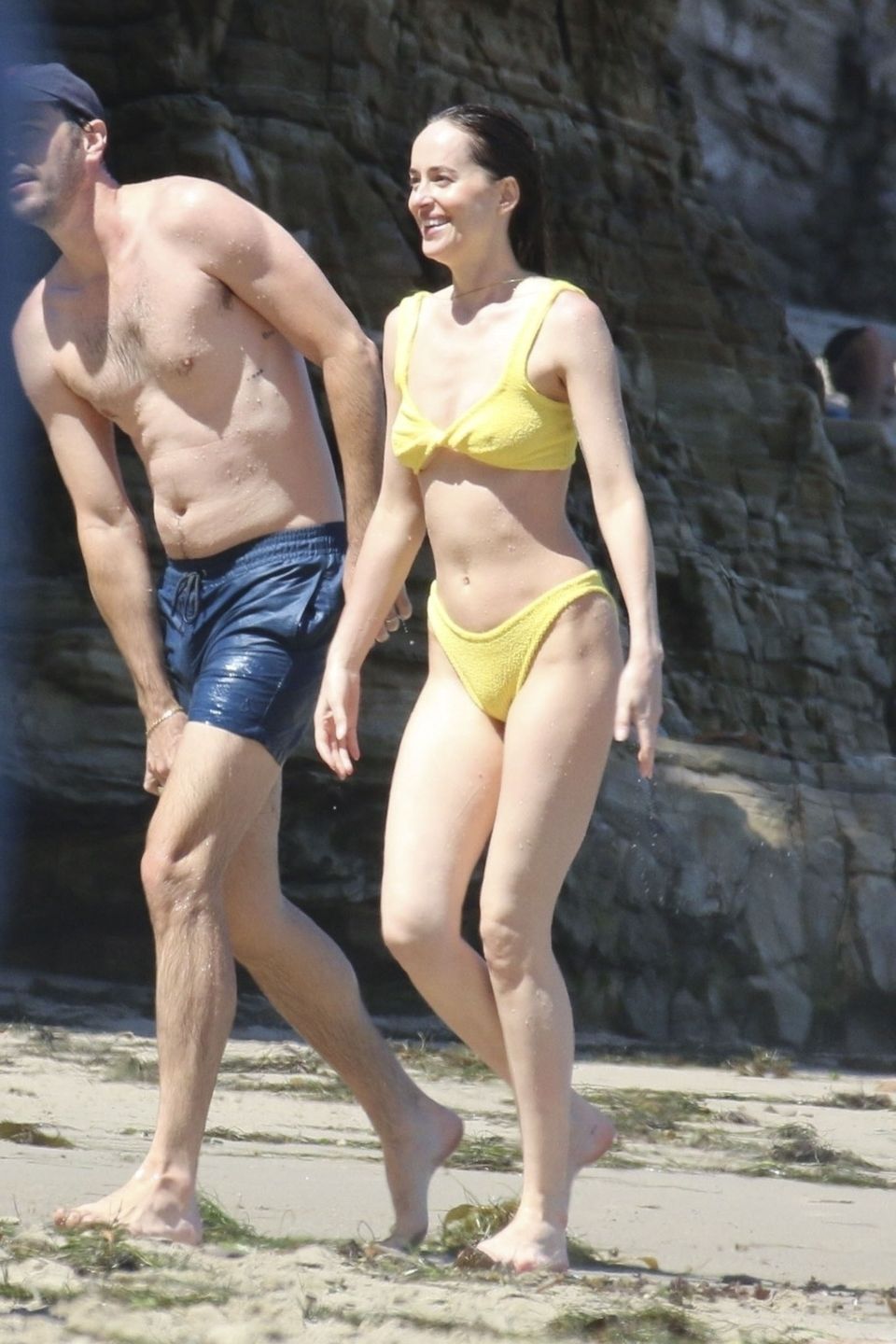 Dakota Johnson i Jeremy Allen White wypoczywają na plaży w Malibu