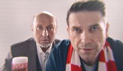 Tyskie reklamuje się jako partner reprezentacji Polski, w spocie Dorociński i Fronczewski