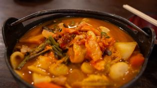 Zbiją cholesterol lub zrujnują zdrowie. Co jeść, by obniżyć LDL, a czego unikać?