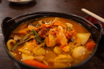 Zbiją cholesterol lub zrujnują zdrowie. Co jeść, by obniżyć LDL, a czego unikać?