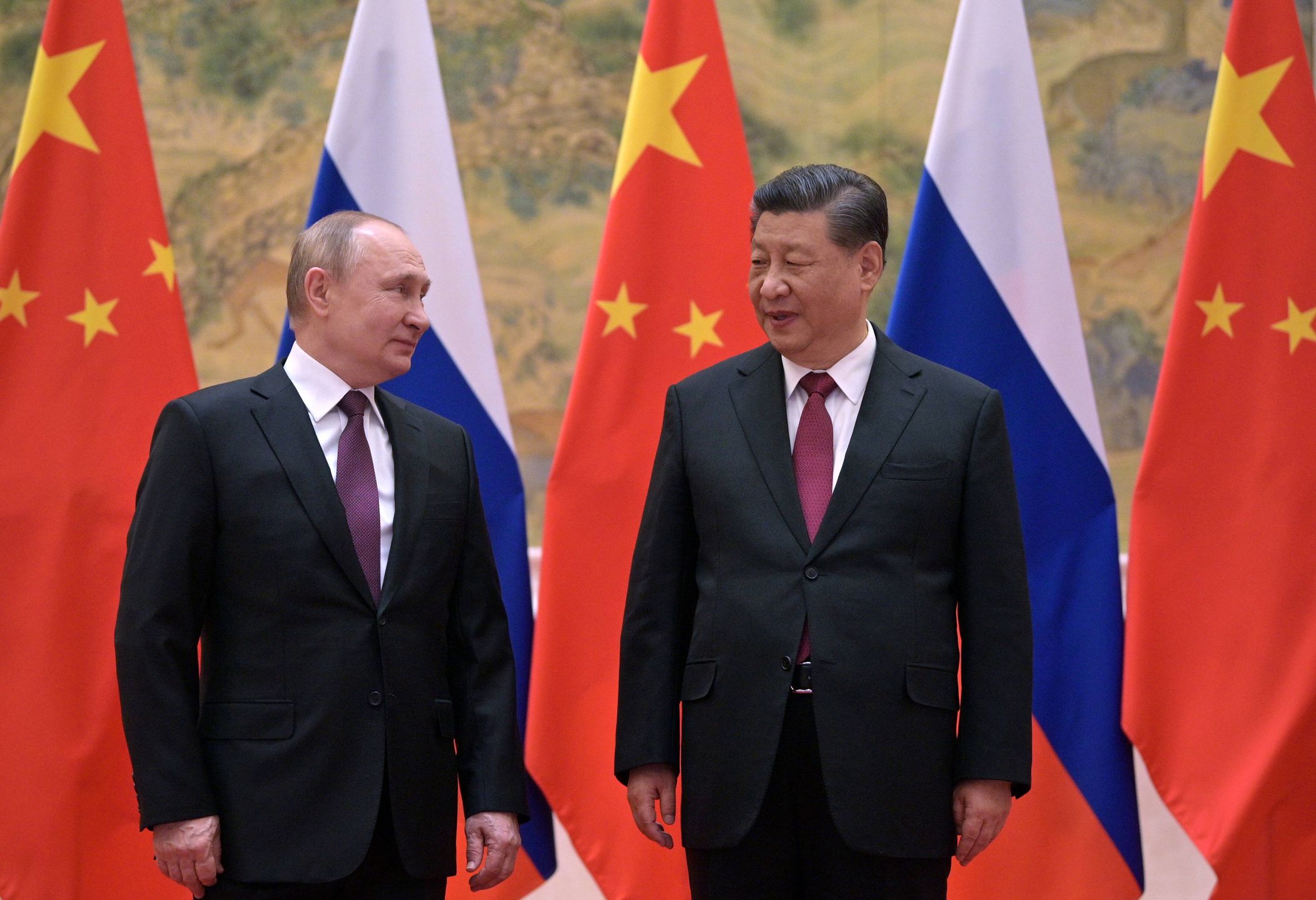 Russian President Vladimir Putin visits Chinaepa09726865 Russian President Vladimir Putin (L) and Chinese President Xi Jinping (R) pose for a picture during their meeting in Beijing, China, 04 February 2022. Putin arrived in China on the day of the Beijing 2022 Winter Olympic Games opening ceremony.  EPA/ALEXEI DRUZHININ / KREMLIN / SPUTNIK / POOL MANDATORY CREDIT Dostawca: PAP/EPA.ALEXEI DRUZHININ / KREMLIN / SPUTNIK / POOL