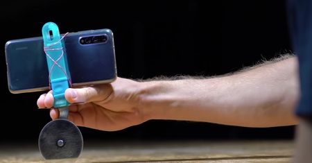 Zrób slider do filmowania smartfonem z noża do pizzy
