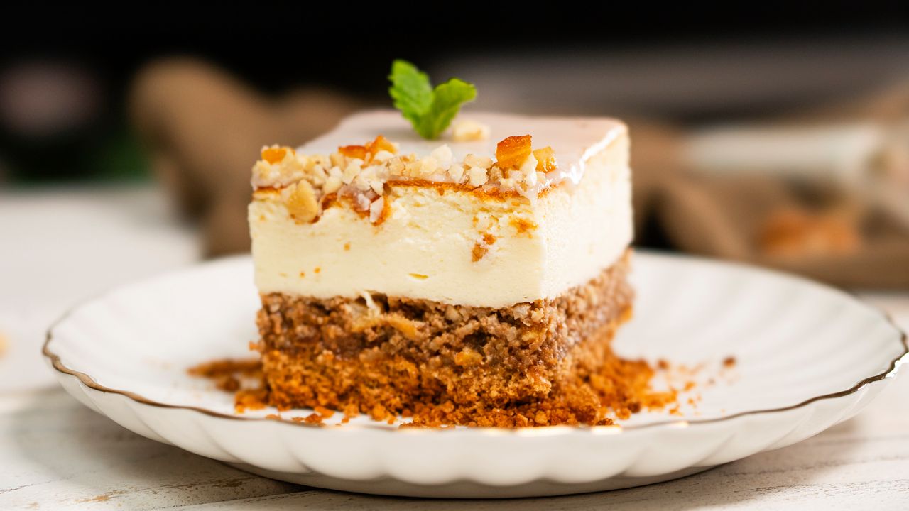 Rogale świętomarcińskie w formie ciasta? Sernik inspirowany pysznymi wypiekami to cukiernicze arcydzieło