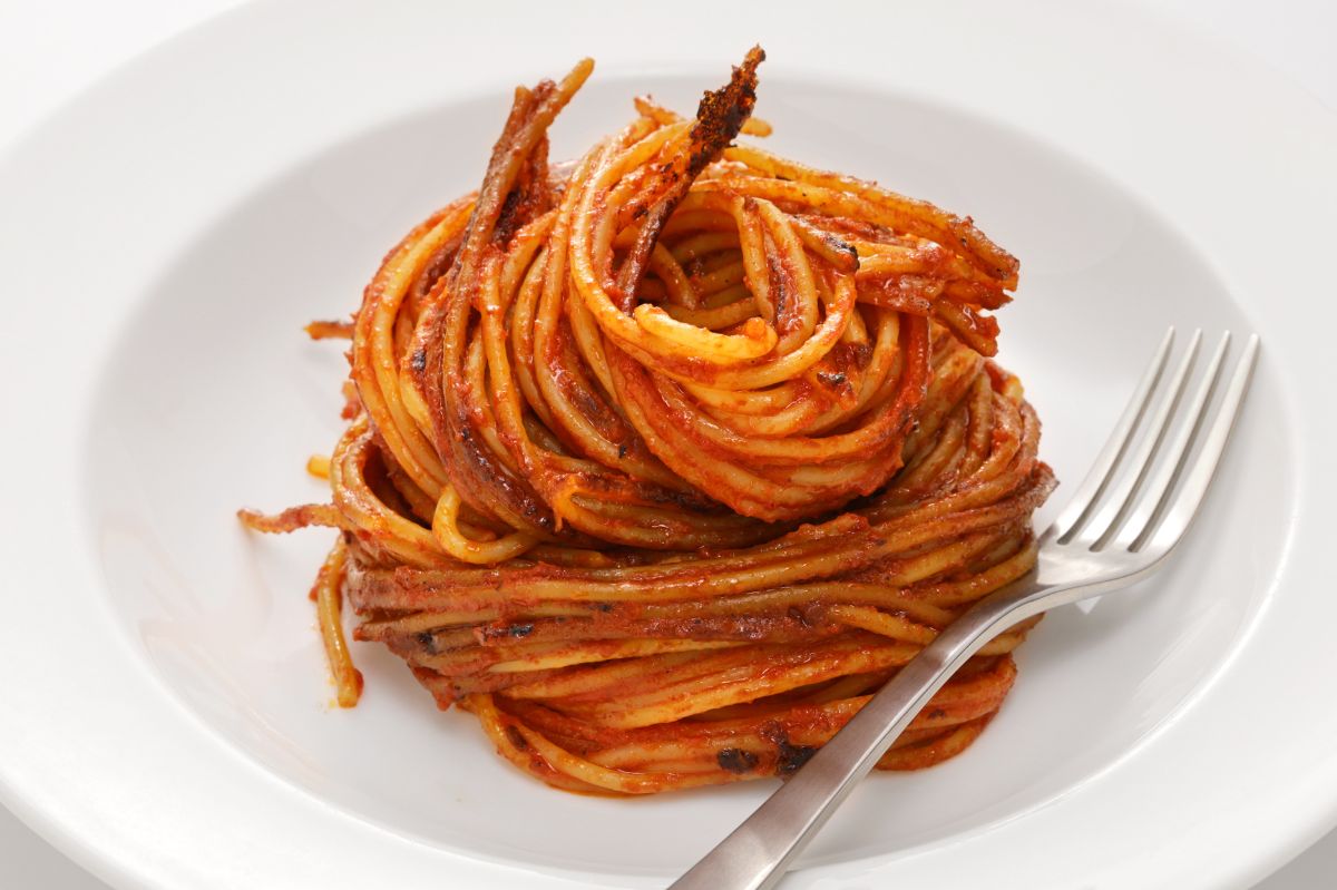 Spalone spaghetti klasykiem kuchni włoskiej. Sekret smaku tkwi w tej metodzie