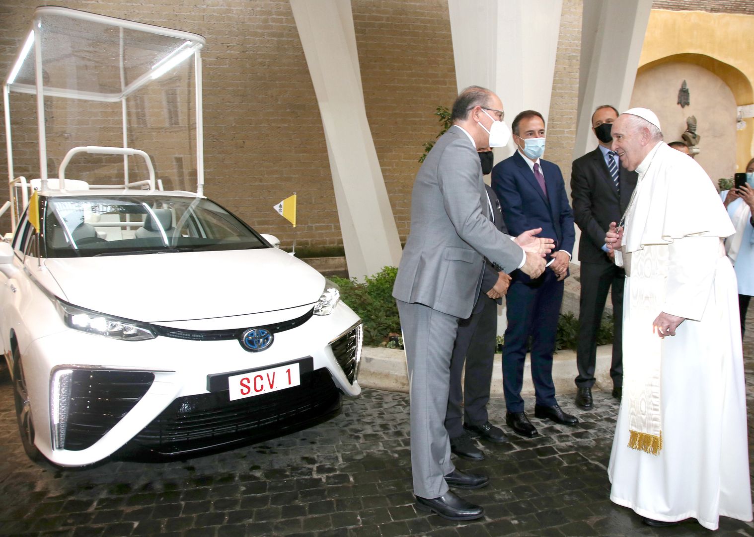 Toyota Mirai papamobile