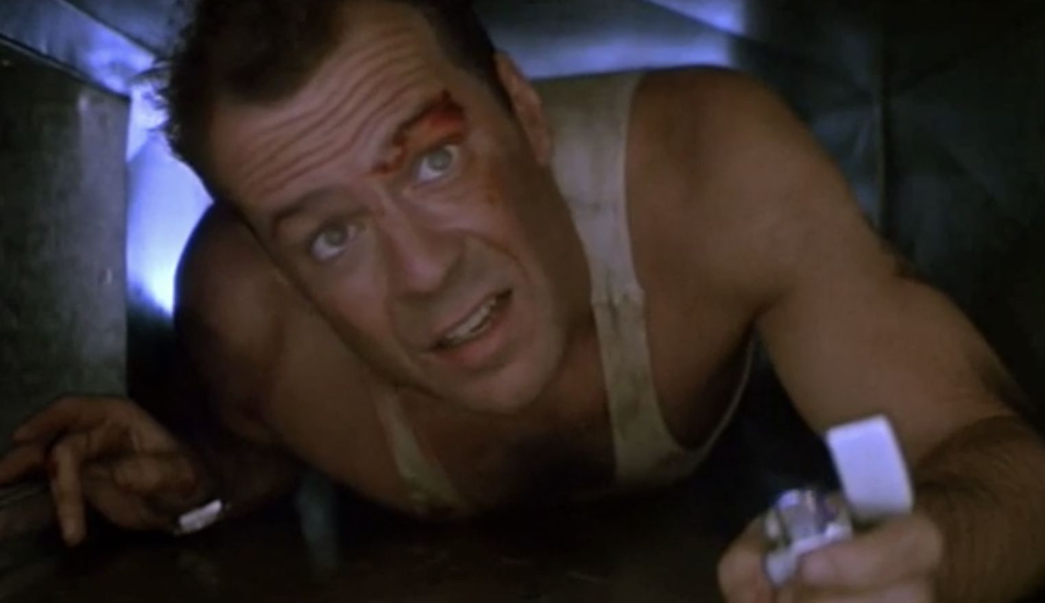 Bruce Willis w filmie "Szklana pułapka"