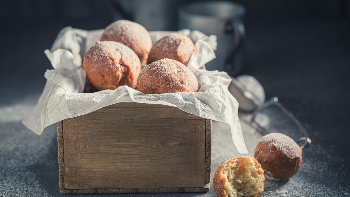 Mini pączusie posypane cukrem pudrem