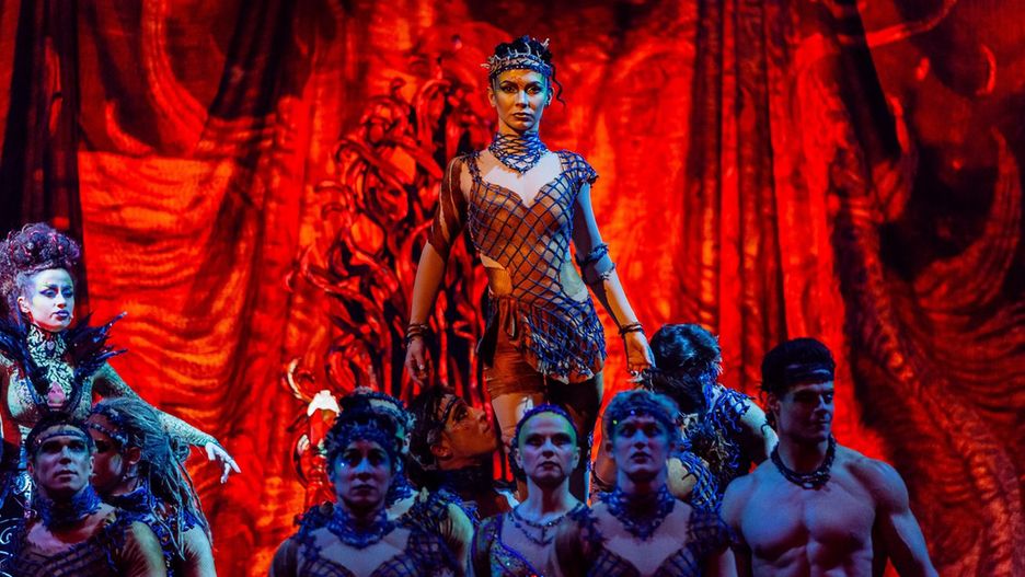 Piękne stroje, taniec i muzyka na żywo - to wyróżniało kanadyjski Cirque du Soleil