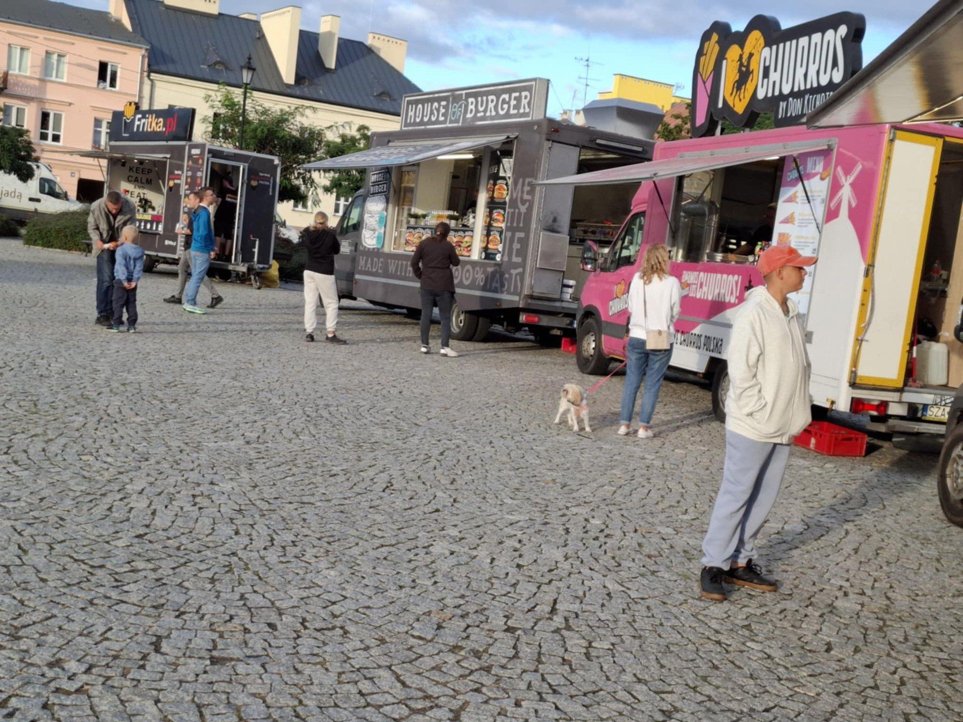 Zlot food trucków na Placu Jana Pawła II w Ozorkowie