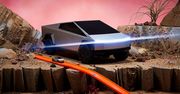 Elon Musk nie był jedyny. Zabawkowa Tesla Cybertruck też ma zbite szyby