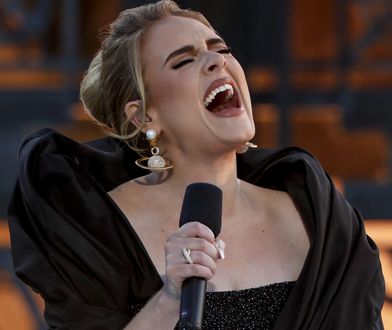 Nigdy nie była tak szczera. Adele wyśpiewała na nowej płycie żałobę po złamanym sercu