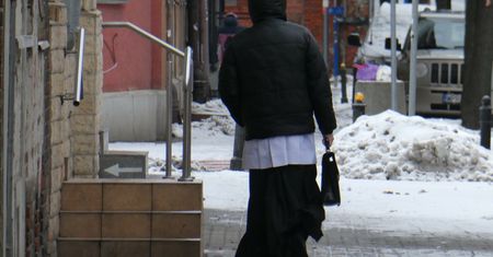 Ile dać do koperty po kolędzie? Polacy wskazali konkretne kwoty