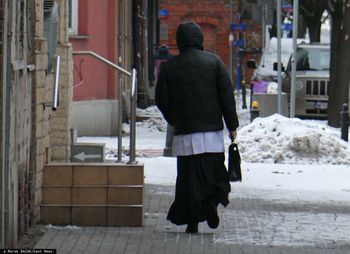 Ile dać do koperty po kolędzie? Polacy wskazali konkretne kwoty