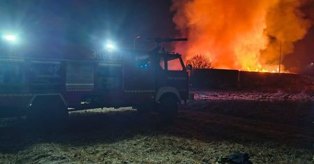 Pożar składowiska odpadów w Bełżycach uziemił strażaków z Wronowa. Zbierają pieniądze na nowy wóz