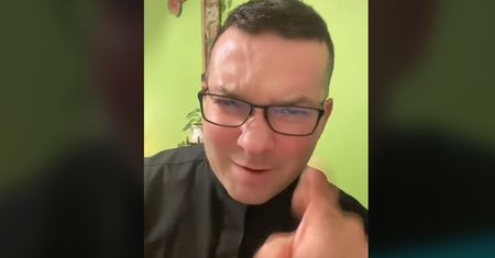 Ksiądz szczerze o obecności na TikToku. "Proszą mnie o różne rzeczy".