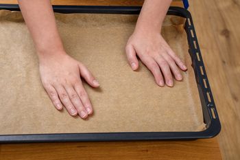 Nie używaj tak papieru do pieczenia. Może wtedy zacząć wydzielać toksyczne substancje