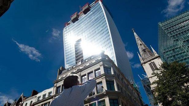 Budynek podpalacz? Elewacja wieżowca działa jak gigantyczne zwierciadło 1