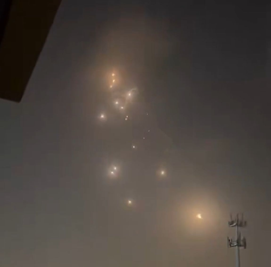 Tak ZEA radzą sobie z atakami Iranu. Pociski i drony spadają jeden po drugim