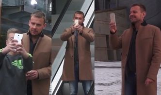 Woliński w TVP robi sobie selfie na schodach