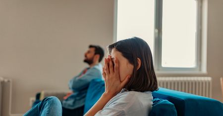 Problemy z higieną przyczyną kłótni w związkach. "Obrzydza mnie już nawet całowanie się z nim"