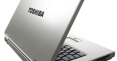 Dwa laptopy Toshiby z Centrino 2
