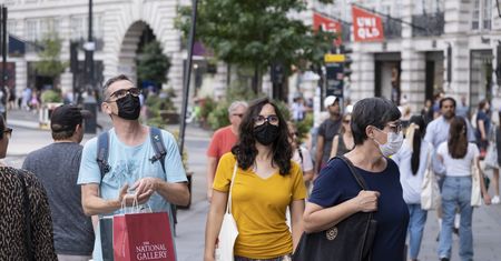 Działo się w czwartek w nocy. Powraca zalecenie na Wyspach. "Założyć maseczki"