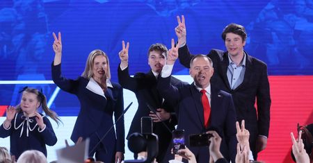 Wraca sprawa hejtu na córkę Nawrockiego. Śledczy zwrócili się do Chin