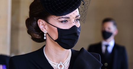 Biżuteria Kate nie była przypadkowa. Łzy cisną się do oczu