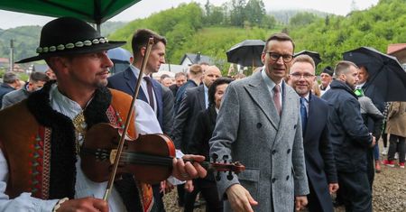 Premier otworzył używany most. "Pompa musi być"