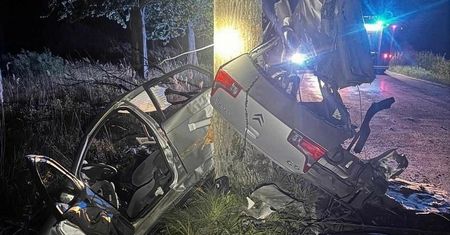 Pijany 19-latek cudem uniknął śmierci. Auto roztrzaskane na części