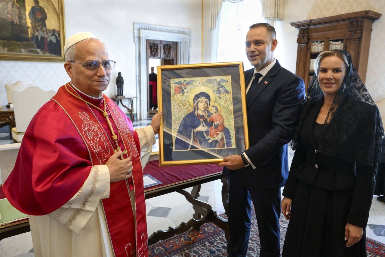 Nawrocki spotkał się z papieżem. Prezydent wręczył mu prezent