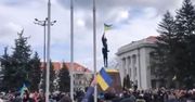 Ukraińska flaga wróciła na swoje miejsce. Wielka radość tłumu
