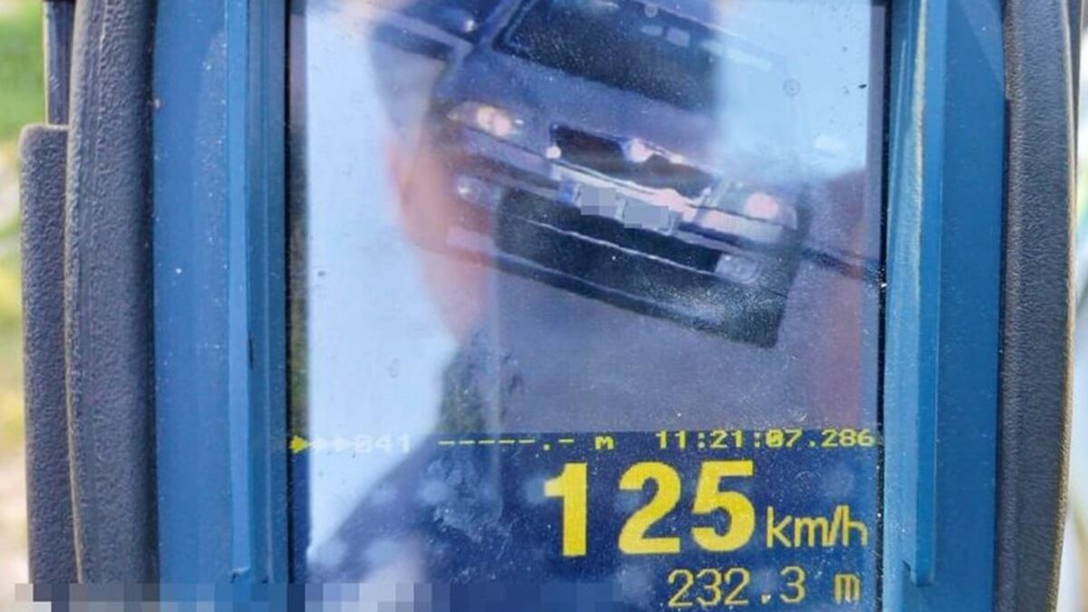 Kierowca skody poruszający się z prędkością 125 km/h