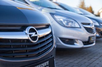 Spada popyt na elektryki. Opel zmienia kurs. Spalinówki zostają