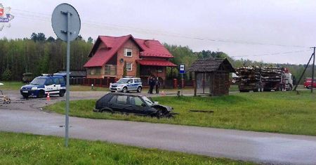 Maliniec: Zderzenie osobówki z ciężarówką. Jedna osoba nie żyje (zdjęcia)