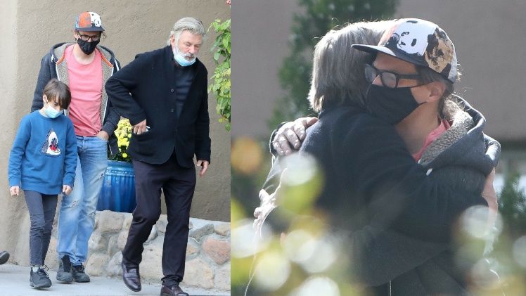 Alec Baldwin na spotkaniu z rodziną Halyny Hutchins