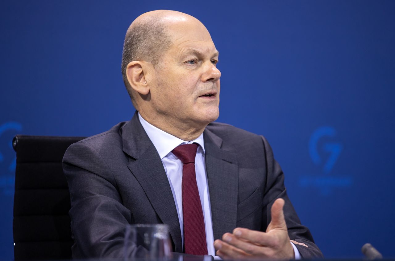 kanclerz Olaf Scholz poinformował o planie odchodzenia od większości ograniczeń związanych z pandemią..