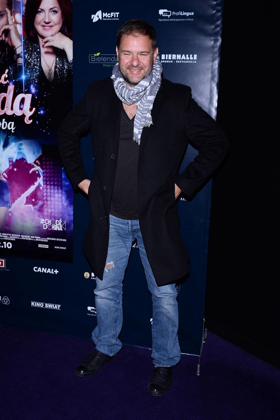 Koronasceptyczny Tomasz Karolak dokazuje na premierze filmu