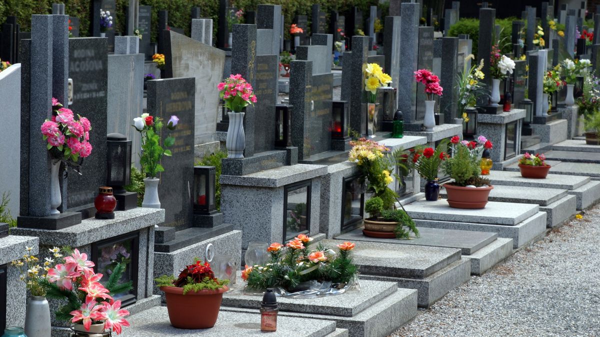 Mieszkańcy Brzezin sądzą się ze stroną kościelną w sprawie opłat za pogrzeby