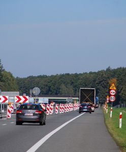 Wąski pas na remontowej autostradzie A4. Zmieści się tylko motocykl