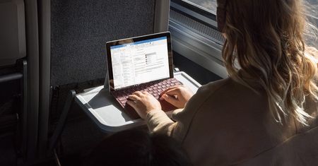 Microsoft pokazał 10-calowy tablet Surface Go [AKT. - polska cena]