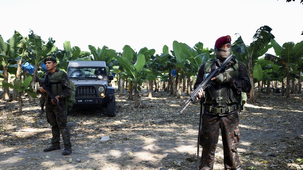 OCOS, GUATEMALA - MARCH 03: Guatemalan military deploy surveillance on the border with Mexico on March 03, 2025 in Ocos, Guatemala. Guatemala deployed troops on its border with Mexico to stop the passage of migrants and drugs. This measures comes in the wake of US President Donald Trump's immigration policies. (Photo by Jose Torres/Anadolu via Getty Images)