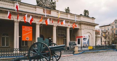 Sierpień z historią w Wielkopolskim Muzeum Niepodległości – wykłady, zajęcia dla dzieci i plenerowe atrakcje