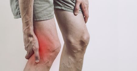 Ból pod kolanem – torbiel Bakera i inne przyczyny