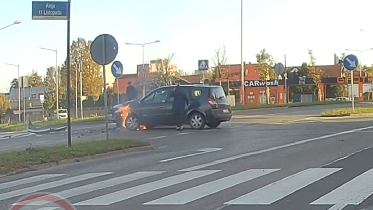 Samochód zaczął płonąć po kolizji 