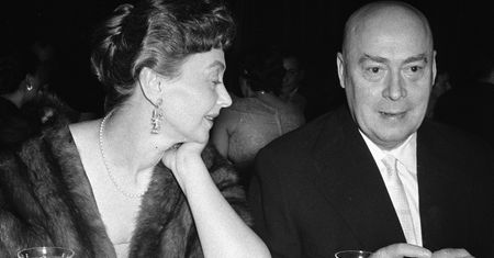 Długo zabiegał o jej względy, a potem zdradził z inną. Nie mieli zgody na rozwód. Historia Cyrankiewicza i Niny Andrycz
