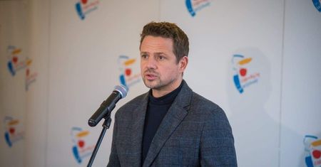 Wszystkich Świętych. Rafał Trzaskowski apeluje do premiera