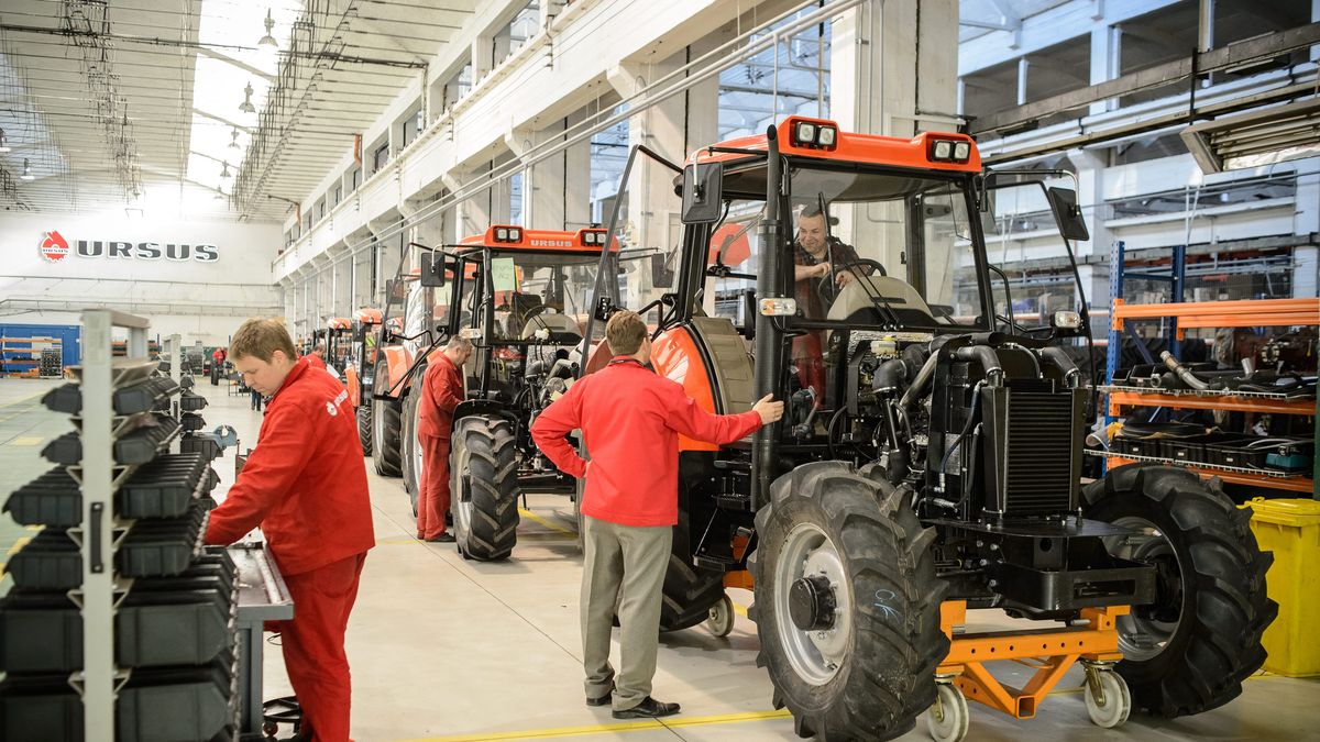 ci�gnik URSUS
Wojciech Pacewicz
gospodarka, kontrakt zagraniczny, przemys� maszynowy, traktor, ursus, firma, produkcja, rolnictwo, zak�ad