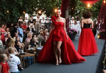 Szczecin. Tłumy na słynnym już pokazie mody w Ogrodach Śródmieście